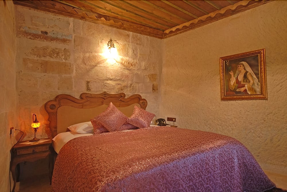 Phocas Cave Suites