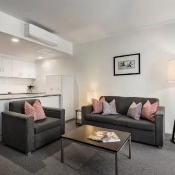 Franklin Apartments Hotels near Adelaide Station