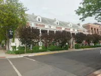 Lowell Inn