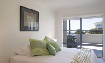 Mollymook Luxury Beachfront Apartment 3 - Housity