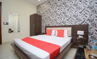 OYO 28465 Hotel Dhingra