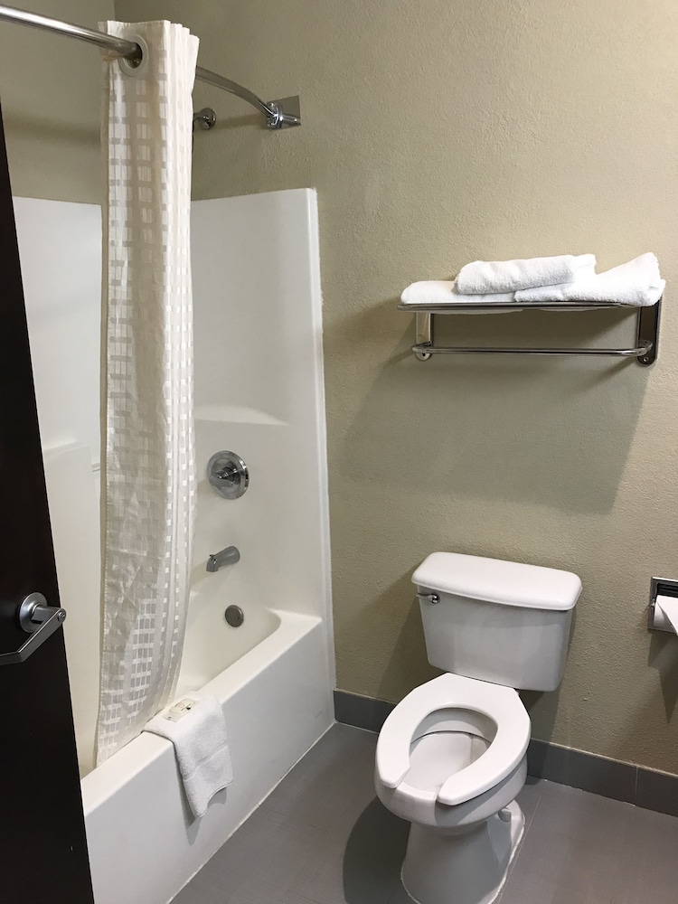 Quality Inn and Suites Terrell