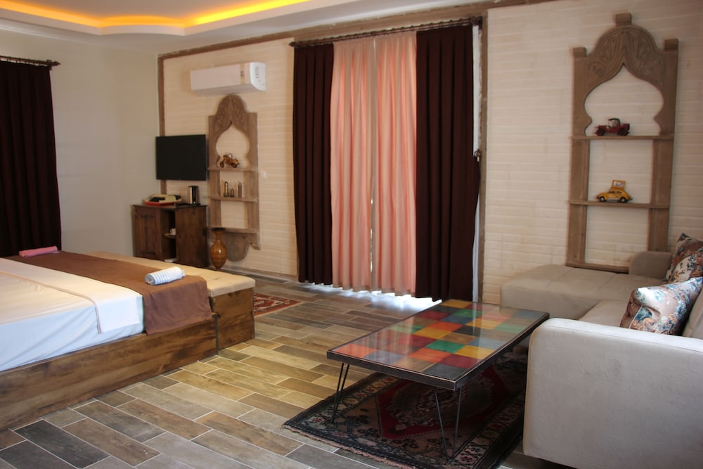 El Nazar Stone Suite