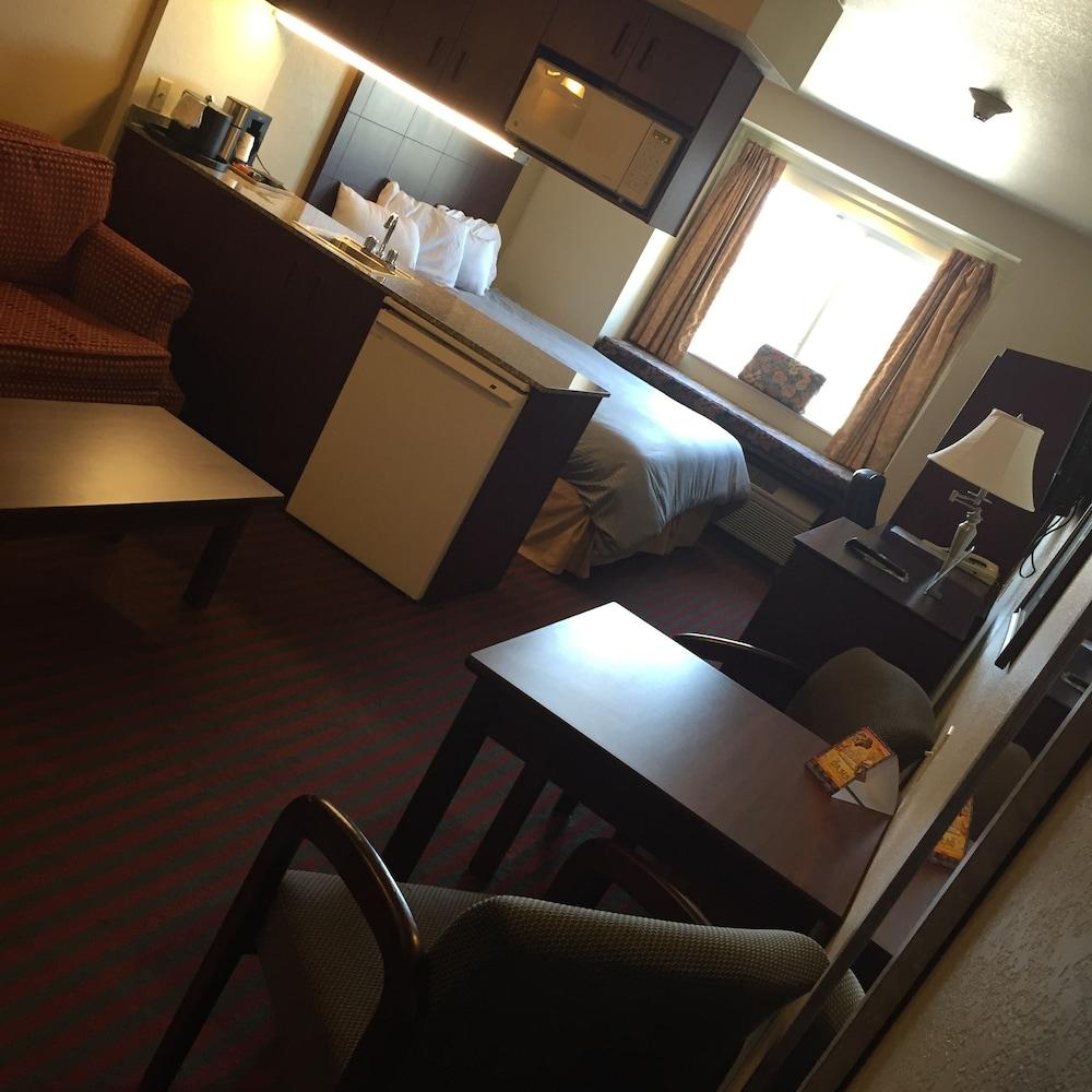 Toledo BridgePointe Inn & Suites by Hollywood Casino, Downtown, Owens College