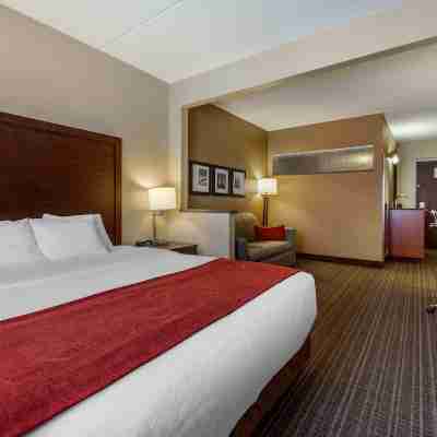 Comfort Suites Green Bay Rooms