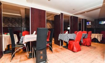 Central Paris Hotel, Baniyas Square