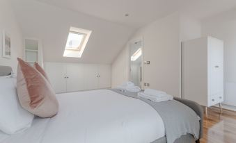 Stunning 3 Bedroom 2 Bath in Fantastic Location