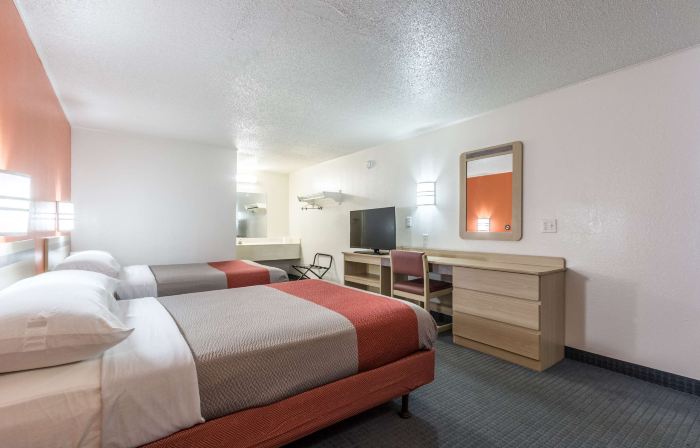 Travelodge by Wyndham Lansing