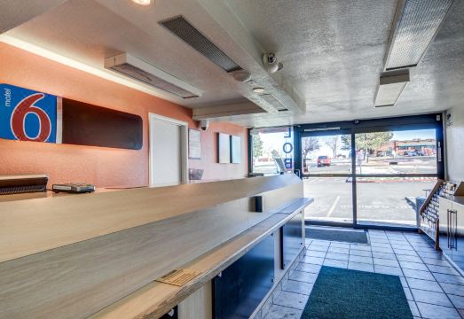 모텔 6 덴버 사우스 객실 내부