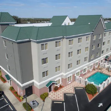 Country Inn & Suites by Radisson, St. Petersburg - Clearwater, FL