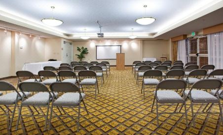 Holiday Inn Express & Suites Englewood - Denver South - Housity