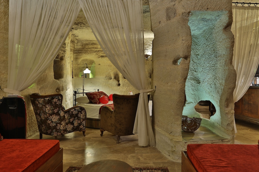 Mithra Cave Hotel