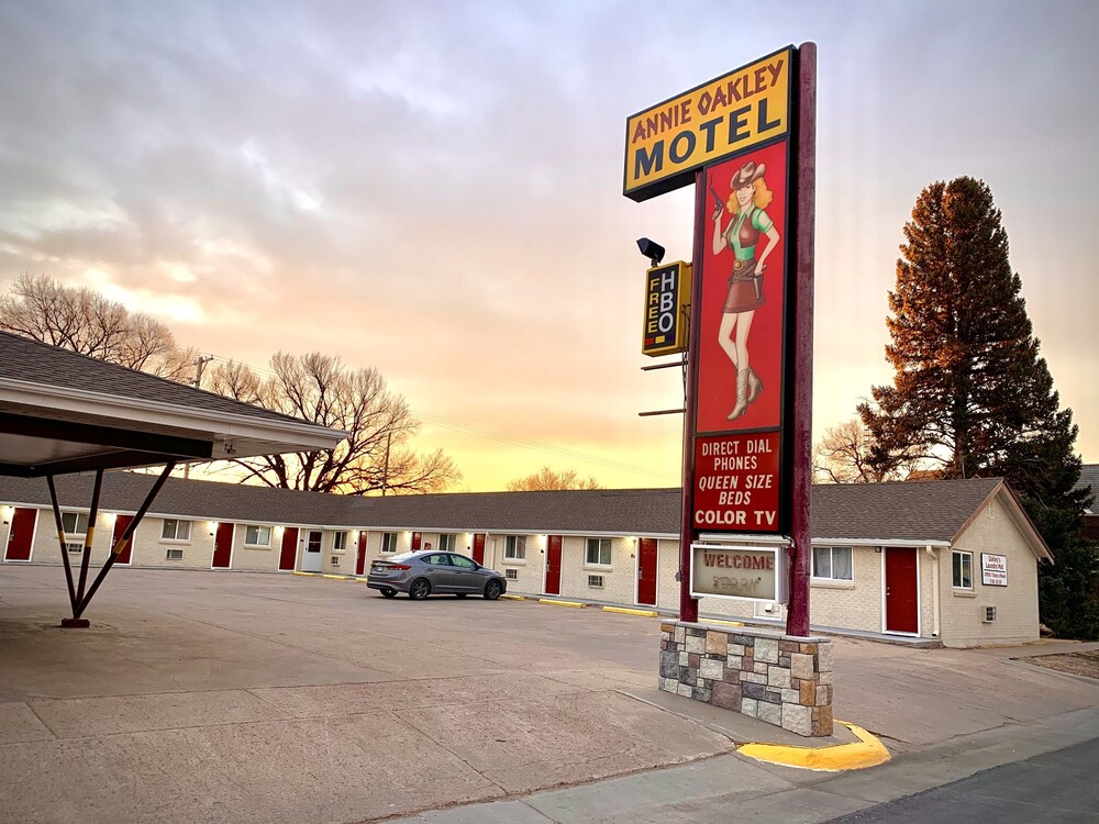 Annie Oakley Motel Oakley