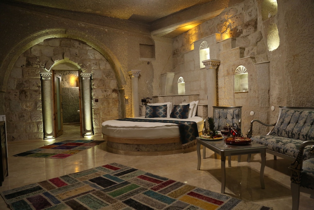 Roma Cave Suite