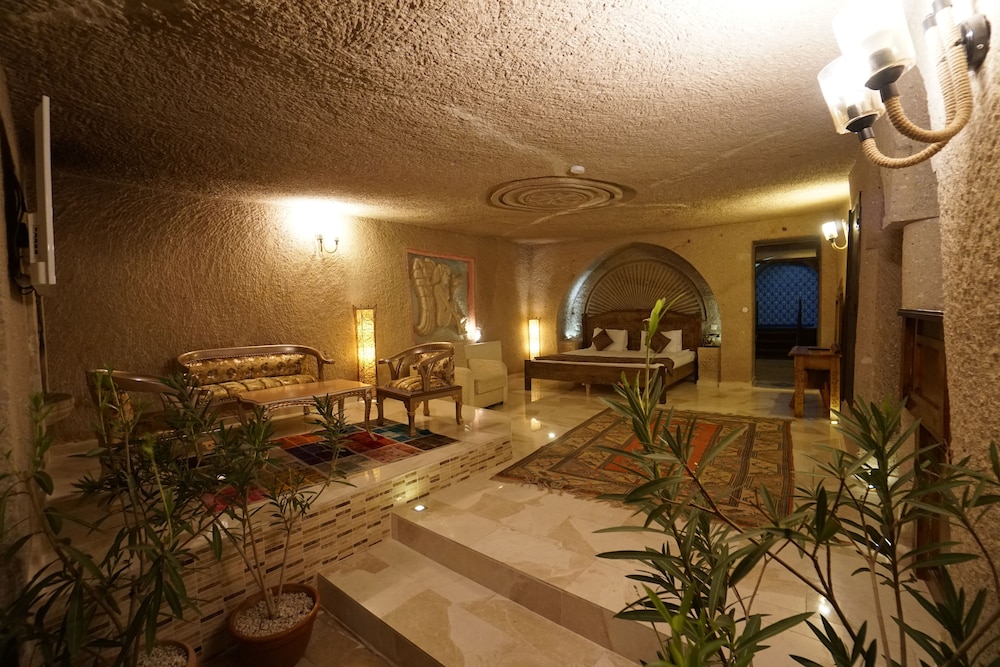 Roma Cave Suite