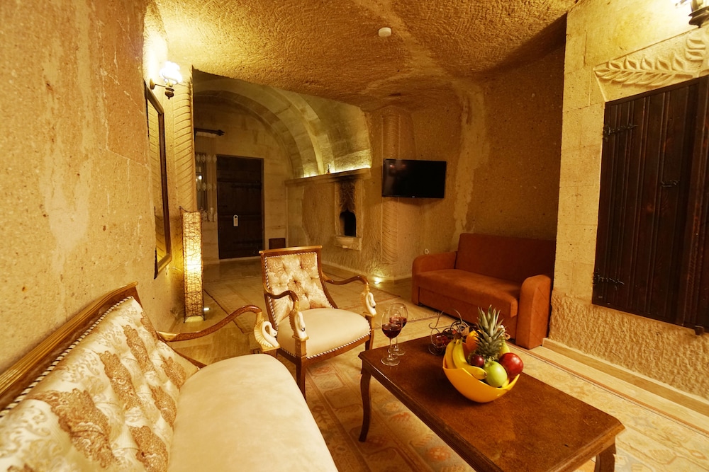 Roma Cave Suite