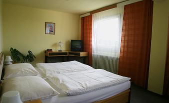 2. Resort H..
