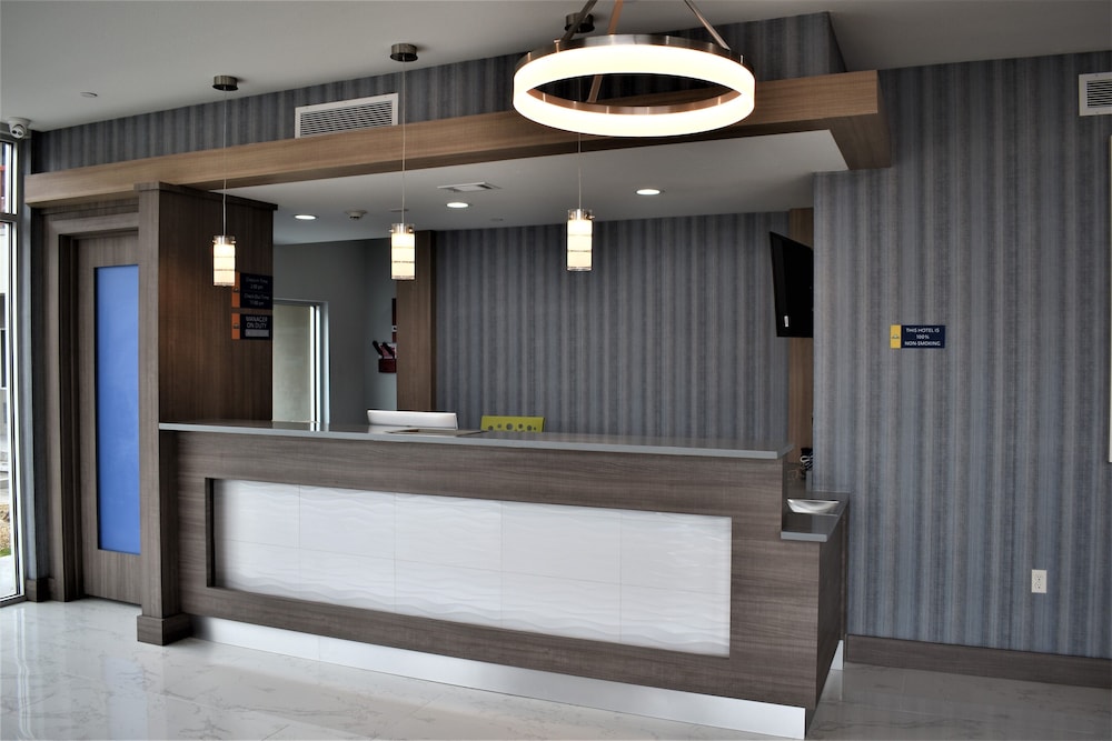 Days Inn & Suites by Wyndham Downtown/University of Houston