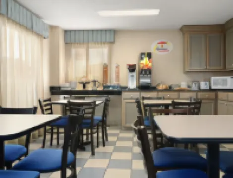 Super 8 by Wyndham Hattiesburg South