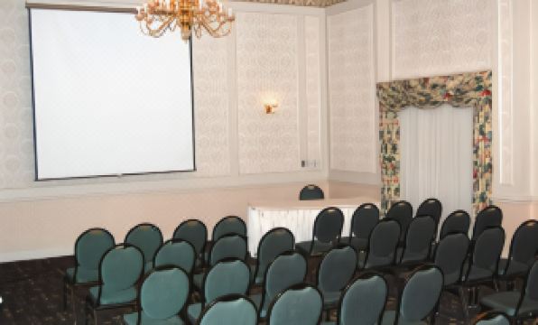 Best Western Plus Chelmsford Inn - Housity