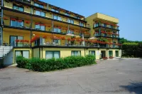 AHG Riva Del Sole Hotel Các khách sạn ở Padenghe sul Garda
