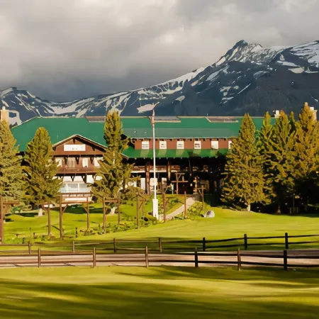 Glacier Park Lodge