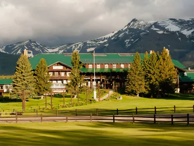 Glacier Park Lodge Hotels in East Glacier Park