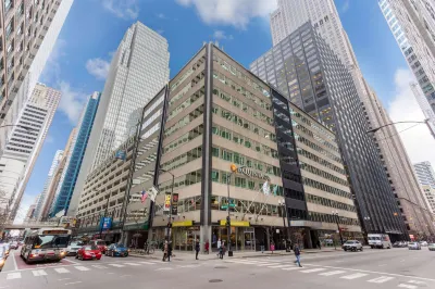 La Quinta by Wyndham Chicago Downtown Hotels near Willis Tower