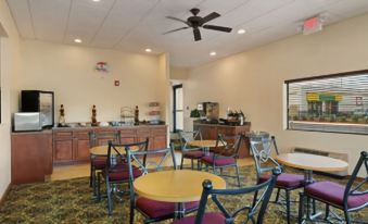 Super 8 by Wyndham Macon West