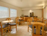 Super 8 by Wyndham Cloverdale Wine Country