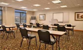 Holiday Inn Express & Suites Cedar Falls - Waterloo