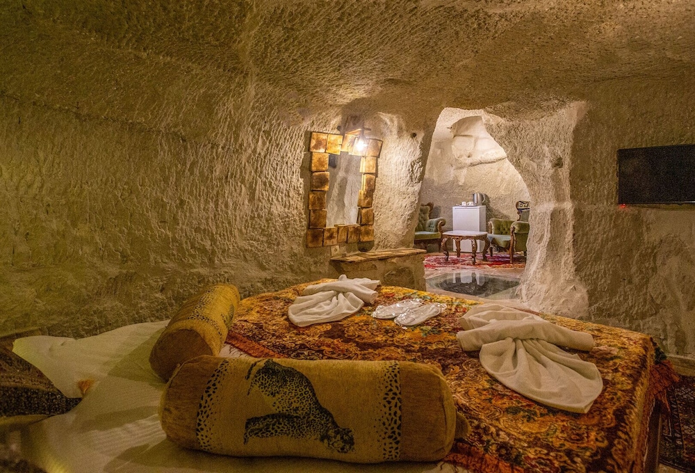 Nar Cave House