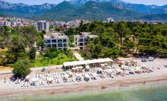 Apartments Kuce Lekovica Beach & Snack Bar- Bistro