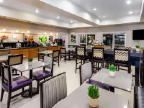 La Quinta Inn & Suites by Wyndham Laredo Airport Hotels in Laredo