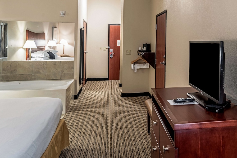 Red Lion Inn & Suites Mineral Wells