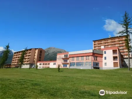 Grand Hotel Bellevue Отели рядом с достопримечательностью «Штрбске-Плесо»