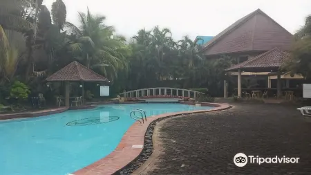 Filipiniana Hotel Calapan Отели рядом с достопримечательностью «Площадь Санта Мария Виллидж»
