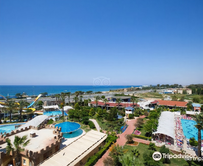 Crystal Admiral Resort Suites & Spa – All Inclusive