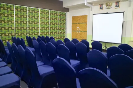 RedDoorz Premium Near Bandung Station Отели в г. Andir