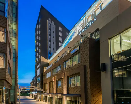 Aloft Greenville Downtown Hotels near Heritage Green