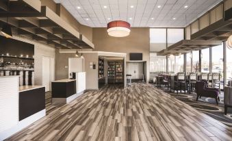 La Quinta Inn & Suites by Wyndham Clifton/Rutherford