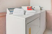 Sapphire Inn & Suites
