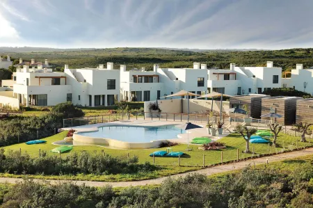Martinhal Sagres Beach Family Resort Hotel Отели рядом с достопримечательностью «Praia da Cordoama»
