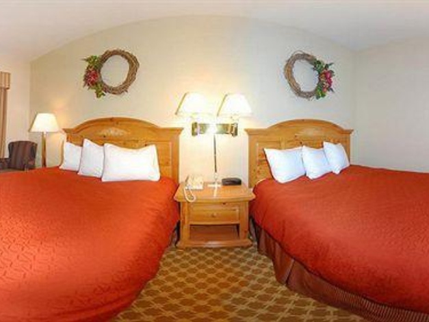 Country Inn & Suites by Radisson, Clinton, IA