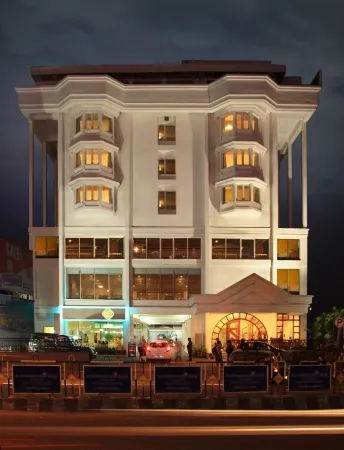 Hotel Abad Plaza Отели рядом со станцией Ernakulam Jn