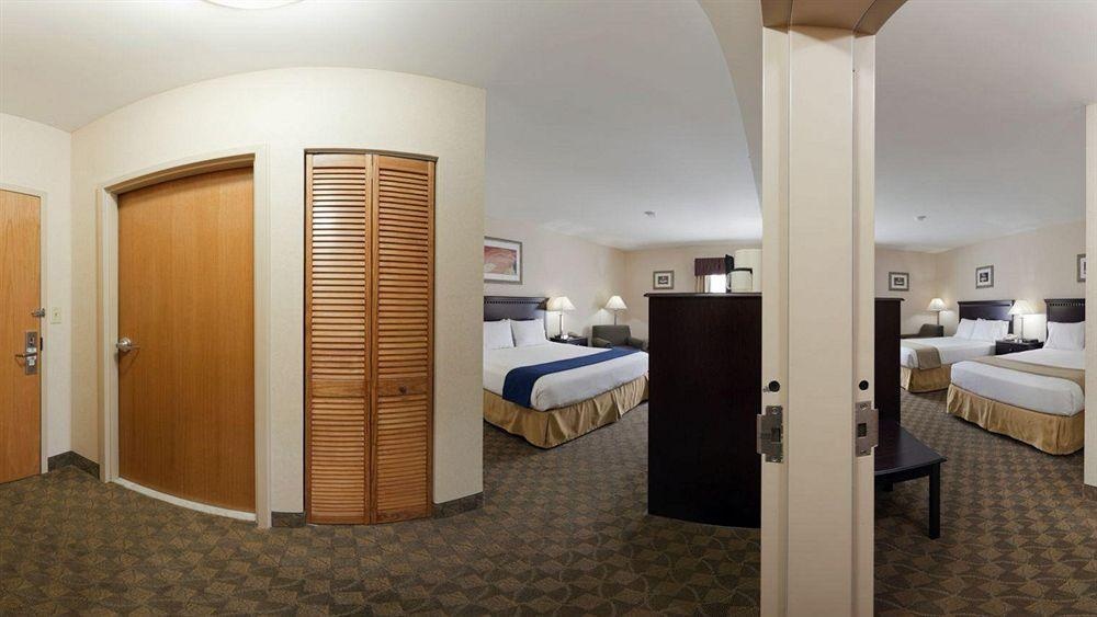 Holiday Inn Express Carneys Point New Jersey Turnpike Exit 1, an Ihg Hotel