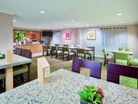 La Quinta Inn & Suites by Wyndham Mansfield Oh マンスフィールドのホテル