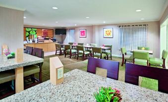 La Quinta Inn & Suites by Wyndham Mansfield Oh