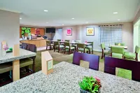 La Quinta Inn & Suites by Wyndham Mansfield Oh Hotels in Bellville