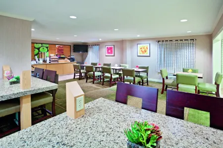 La Quinta Inn & Suites by Wyndham Mansfield Oh